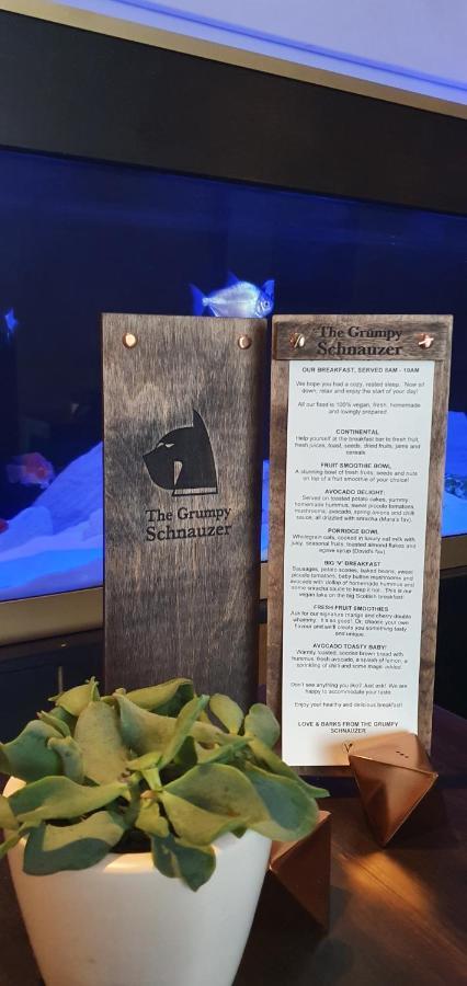 The Sleeping Dog Room At The Grumpy Schnauzer Bnb Huge Room, Luxe Suite, Private Hot Tub, Breakfast, Gym, Games Room, Farm Stay, Amazing Airdrie Dış mekan fotoğraf
