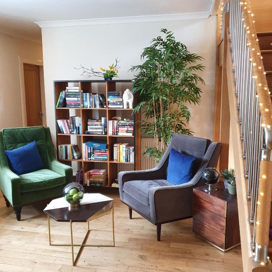 The Sleeping Dog Room At The Grumpy Schnauzer Bnb Huge Room, Luxe Suite, Private Hot Tub, Breakfast, Gym, Games Room, Farm Stay, Amazing Airdrie Dış mekan fotoğraf